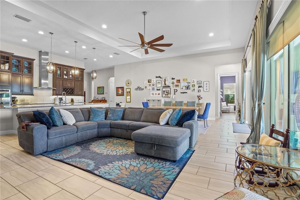 En Venta: $1,250,000 (5 camas, 5 baños, 4172 Pies cuadrados)