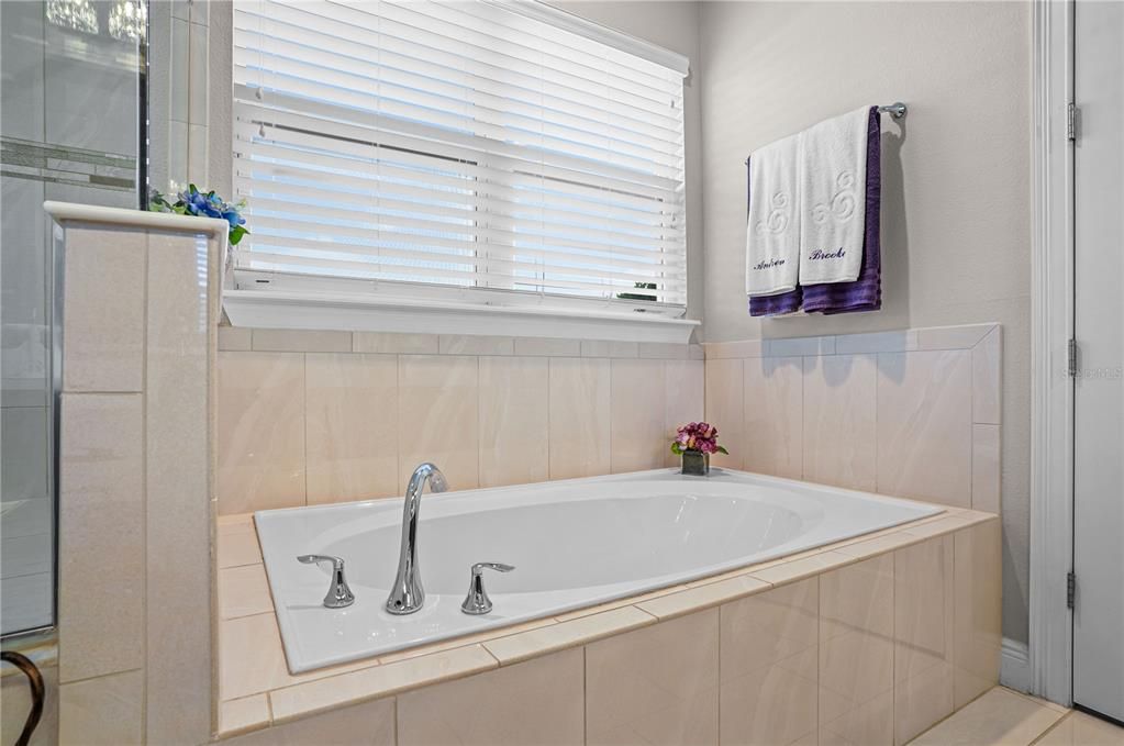 En Venta: $1,250,000 (5 camas, 5 baños, 4172 Pies cuadrados)