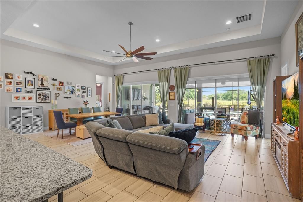 En Venta: $1,250,000 (5 camas, 5 baños, 4172 Pies cuadrados)