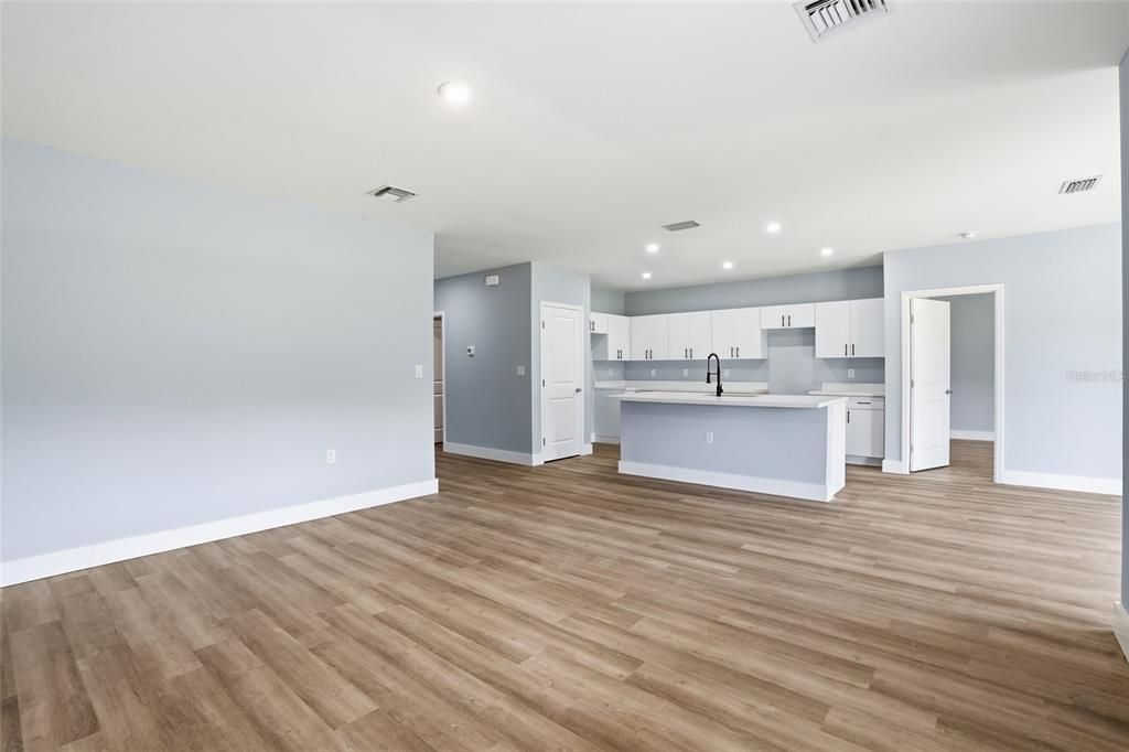 En Venta: $310,000 (3 camas, 2 baños, 1679 Pies cuadrados)