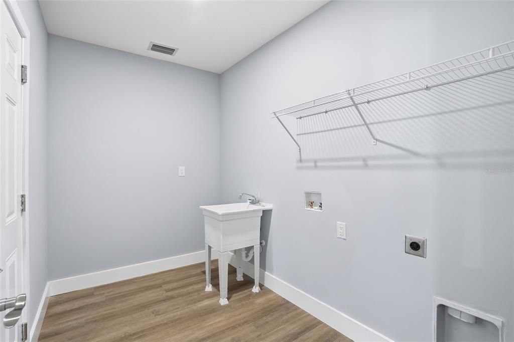 En Venta: $310,000 (3 camas, 2 baños, 1679 Pies cuadrados)