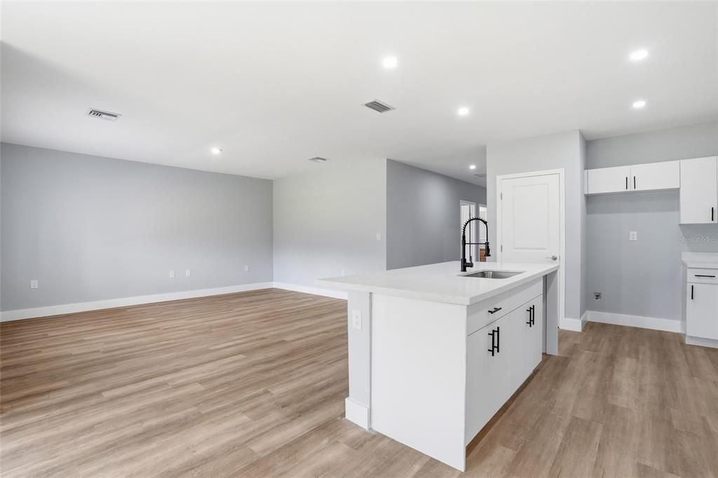 En Venta: $310,000 (3 camas, 2 baños, 1679 Pies cuadrados)