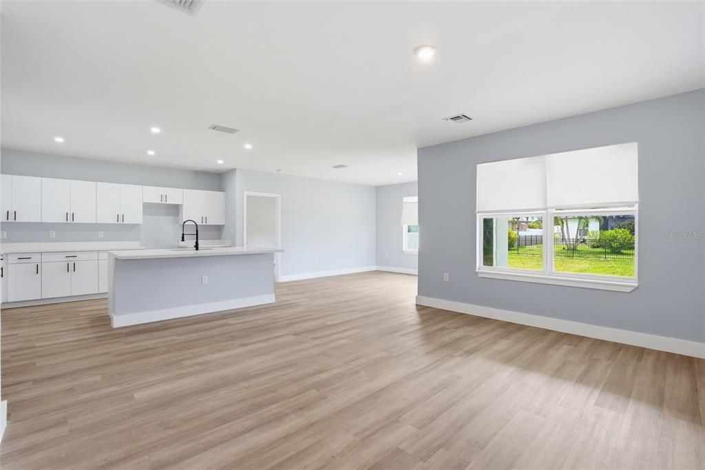 En Venta: $310,000 (3 camas, 2 baños, 1679 Pies cuadrados)