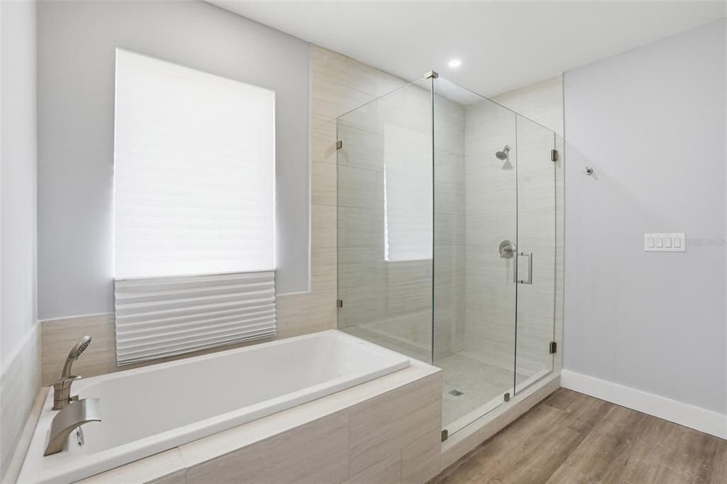 En Venta: $310,000 (3 camas, 2 baños, 1679 Pies cuadrados)