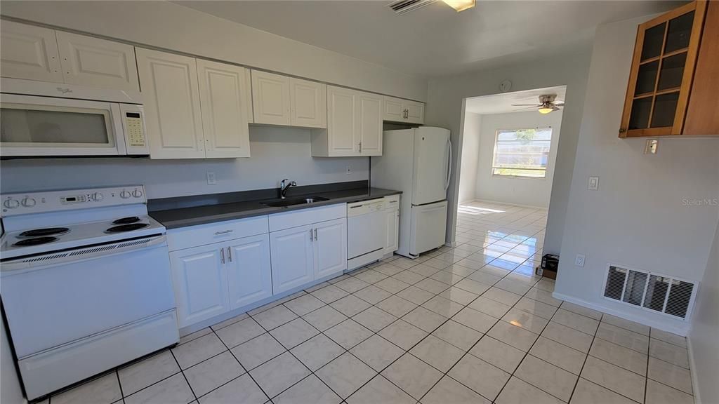 Active With Contract: $395,000 (4 beds, 0 baths, 1576 Square Feet)