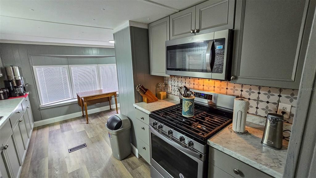 На продажу: $149,900 (2 спален, 1 ванн, 924 Квадратных фут)