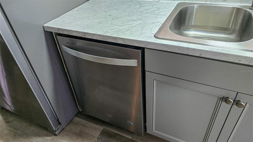 На продажу: $149,900 (2 спален, 1 ванн, 924 Квадратных фут)