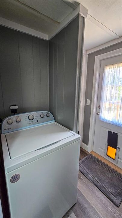 На продажу: $149,900 (2 спален, 1 ванн, 924 Квадратных фут)