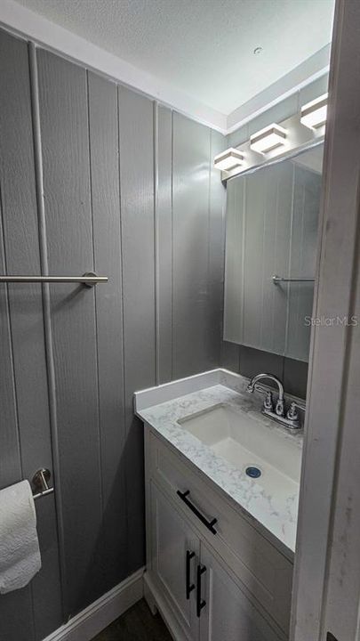 На продажу: $149,900 (2 спален, 1 ванн, 924 Квадратных фут)