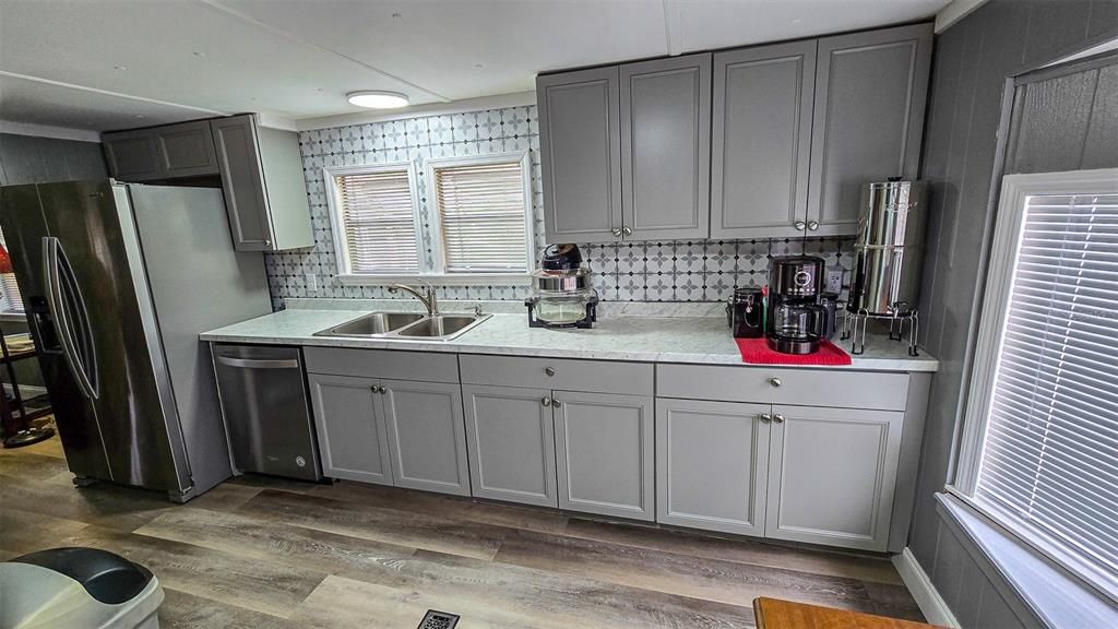 На продажу: $149,900 (2 спален, 1 ванн, 924 Квадратных фут)