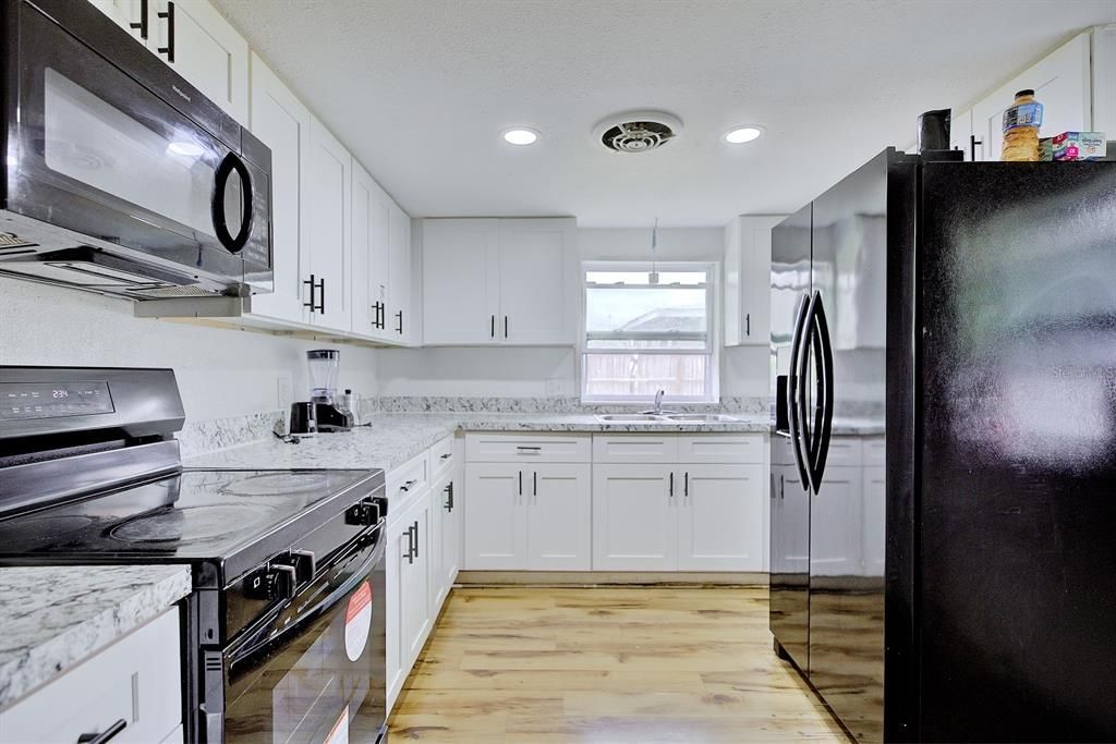 For Sale: $220,000 (3 beds, 2 baths, 1342 Square Feet)