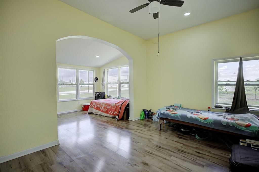 For Sale: $220,000 (3 beds, 2 baths, 1342 Square Feet)