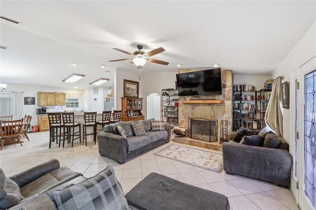 For Sale: $315,000 (3 beds, 2 baths, 1536 Square Feet)