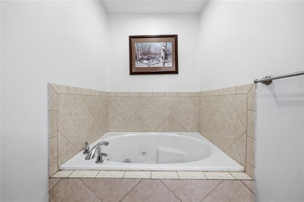 For Sale: $315,000 (3 beds, 2 baths, 1536 Square Feet)