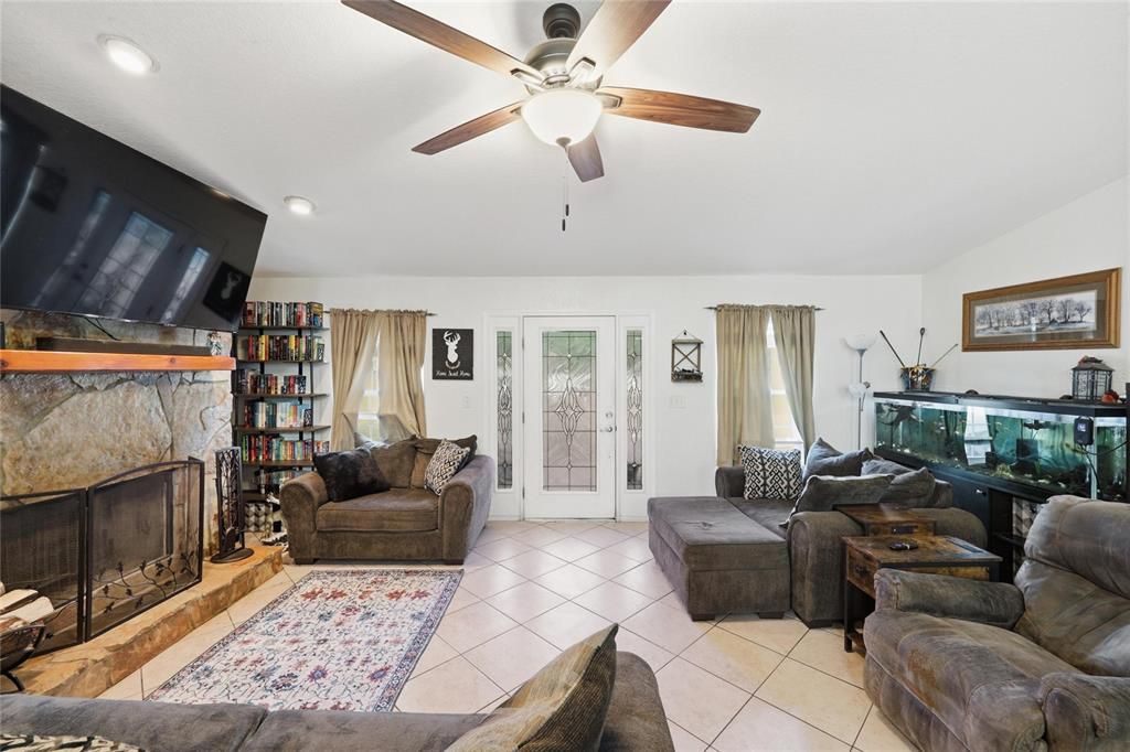 For Sale: $315,000 (3 beds, 2 baths, 1536 Square Feet)