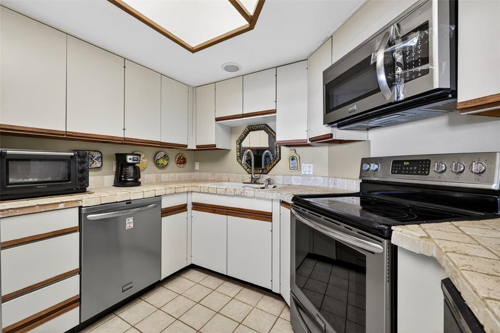 На продажу: $199,990 (2 спален, 2 ванн, 1530 Квадратных фут)