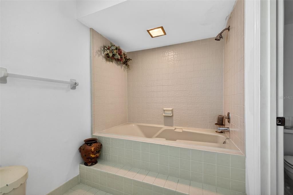 На продажу: $199,990 (2 спален, 2 ванн, 1530 Квадратных фут)