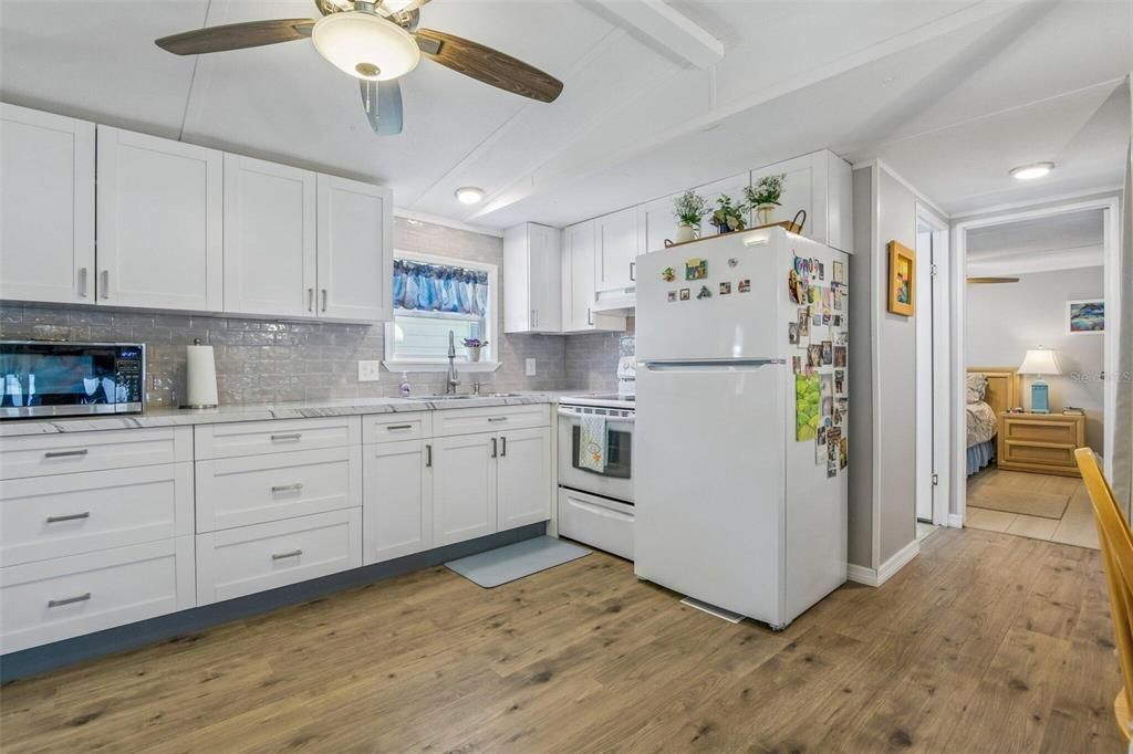 На продажу: $149,900 (2 спален, 1 ванн, 728 Квадратных фут)