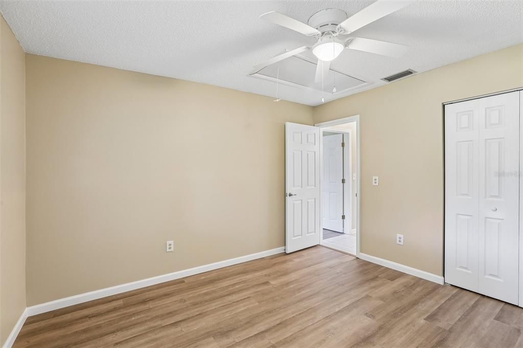 For Sale: $209,900 (2 beds, 1 baths, 1000 Square Feet)