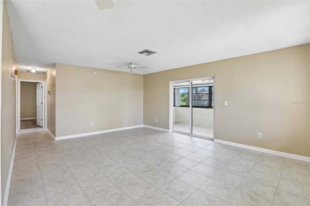 For Sale: $209,900 (2 beds, 1 baths, 1000 Square Feet)
