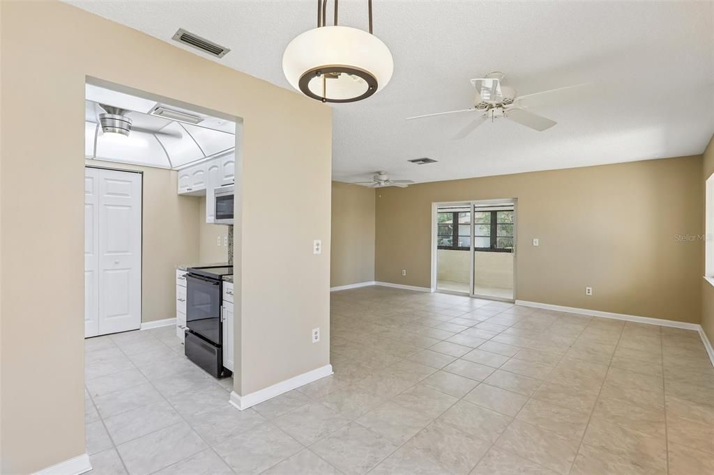 For Sale: $209,900 (2 beds, 1 baths, 1000 Square Feet)