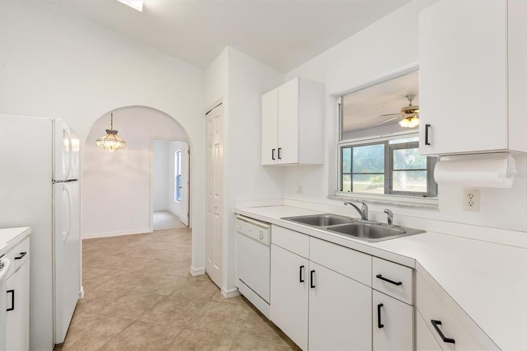 For Sale: $264,900 (3 beds, 2 baths, 1352 Square Feet)