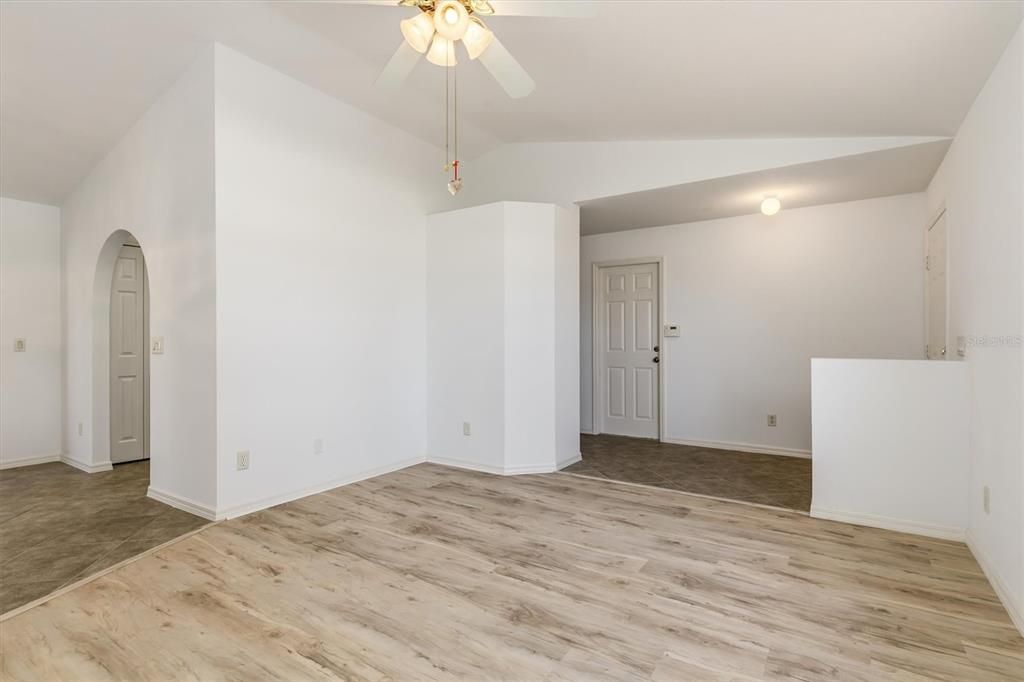For Sale: $264,900 (3 beds, 2 baths, 1352 Square Feet)