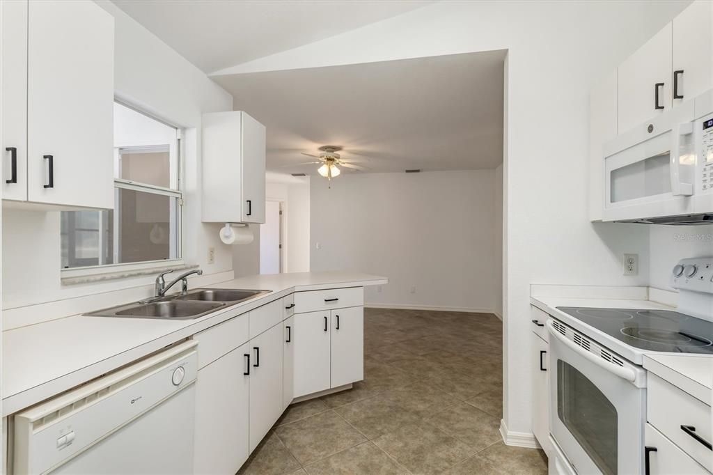 For Sale: $264,900 (3 beds, 2 baths, 1352 Square Feet)