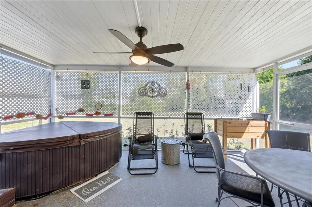 Active With Contract: $225,000 (2 beds, 1 baths, 901 Square Feet)