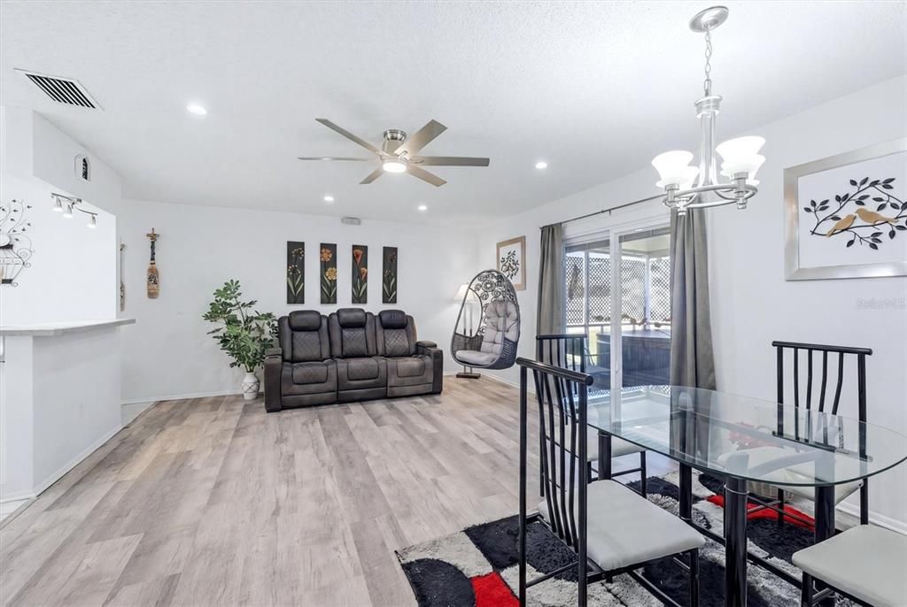 Active With Contract: $225,000 (2 beds, 1 baths, 901 Square Feet)