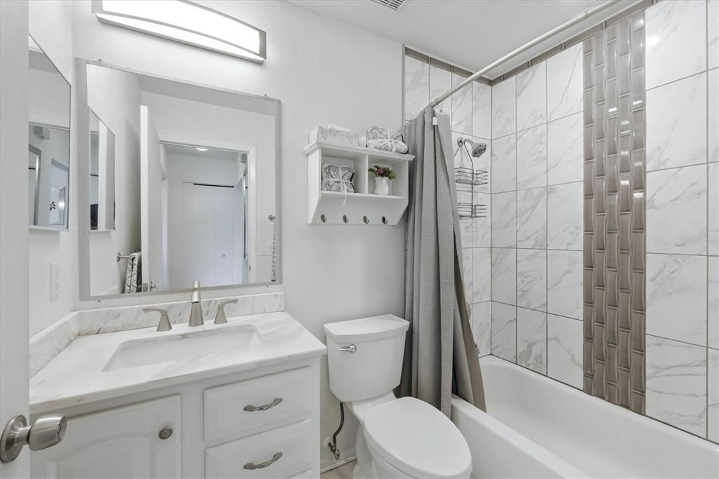 Active With Contract: $225,000 (2 beds, 1 baths, 901 Square Feet)