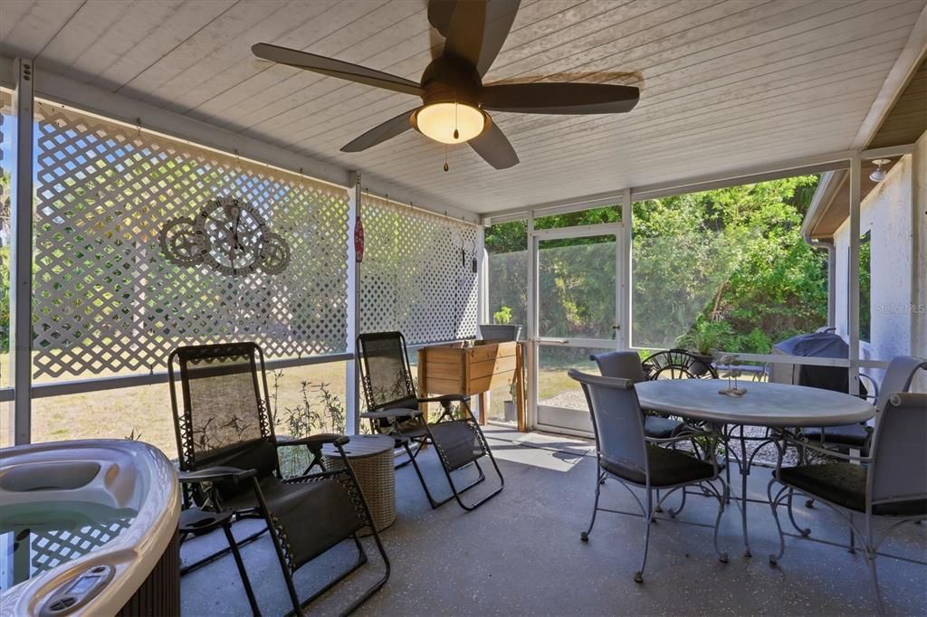 Active With Contract: $225,000 (2 beds, 1 baths, 901 Square Feet)