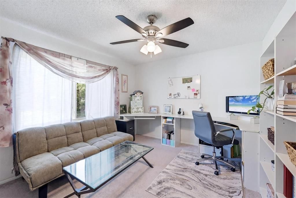 Active With Contract: $225,000 (2 beds, 1 baths, 901 Square Feet)