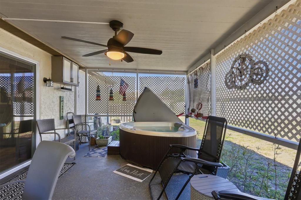 Active With Contract: $225,000 (2 beds, 1 baths, 901 Square Feet)
