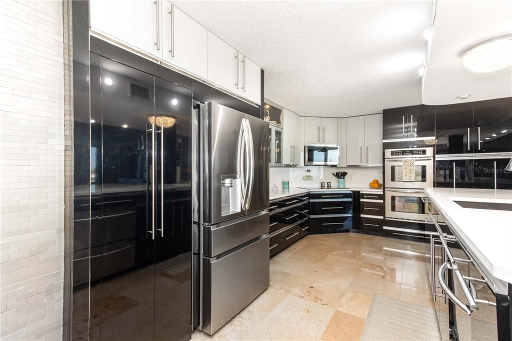 En Venta: $875,000 (2 camas, 2 baños, 1980 Pies cuadrados)
