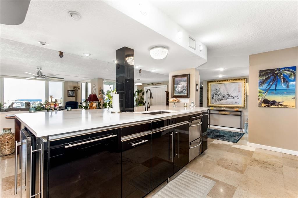 En Venta: $875,000 (2 camas, 2 baños, 1980 Pies cuadrados)