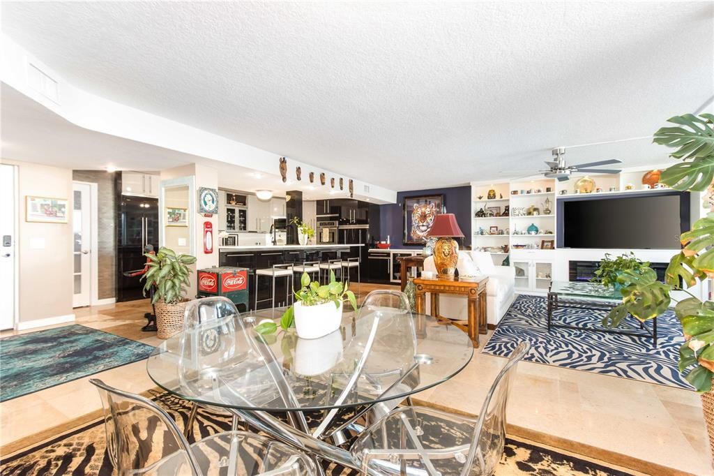 En Venta: $875,000 (2 camas, 2 baños, 1980 Pies cuadrados)