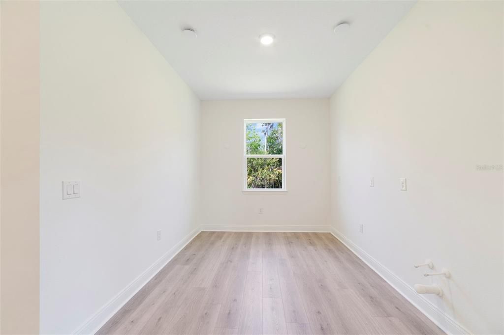 Activo con contrato: $729,990 (4 camas, 3 baños, 2687 Pies cuadrados)
