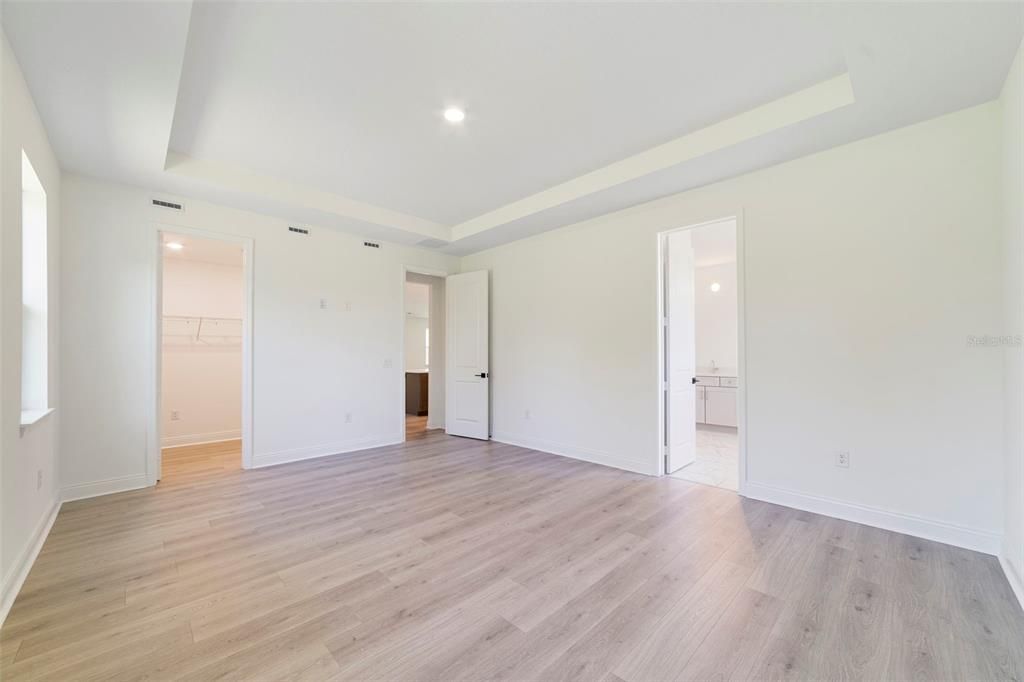 Activo con contrato: $729,990 (4 camas, 3 baños, 2687 Pies cuadrados)