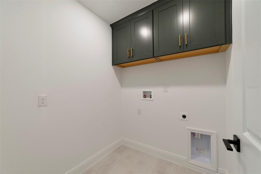 Activo con contrato: $729,990 (4 camas, 3 baños, 2687 Pies cuadrados)