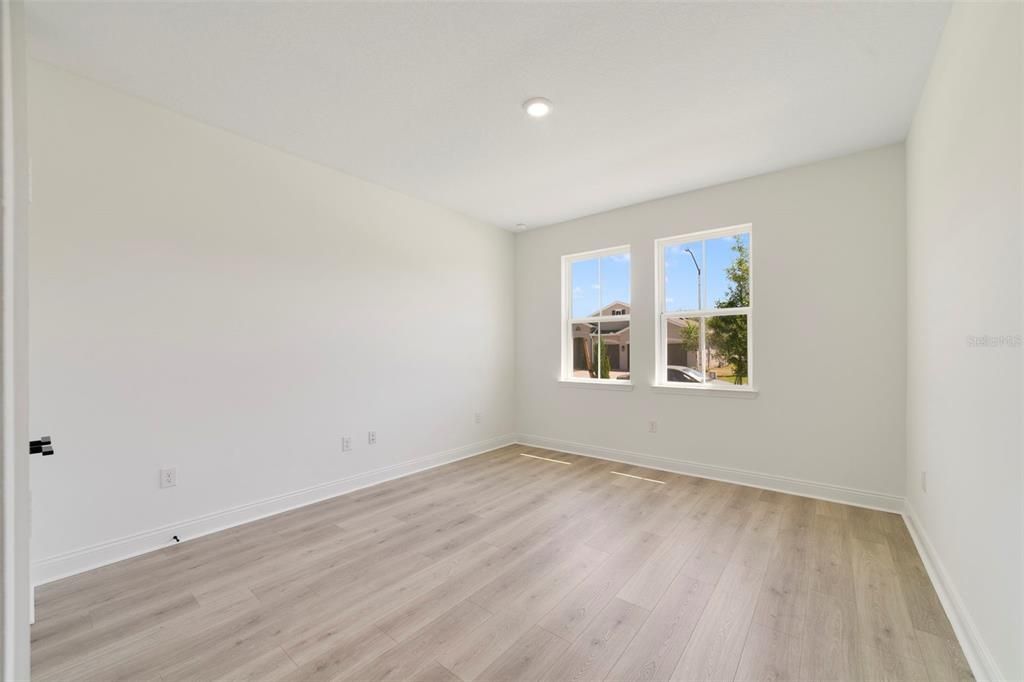 Activo con contrato: $729,990 (4 camas, 3 baños, 2687 Pies cuadrados)