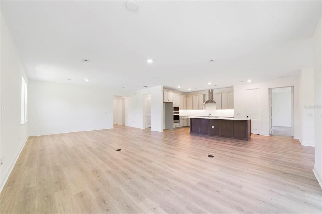Activo con contrato: $729,990 (4 camas, 3 baños, 2687 Pies cuadrados)