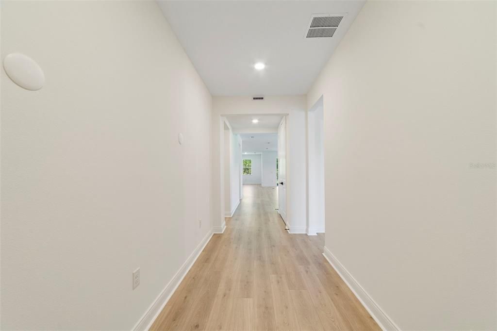 Activo con contrato: $729,990 (4 camas, 3 baños, 2687 Pies cuadrados)
