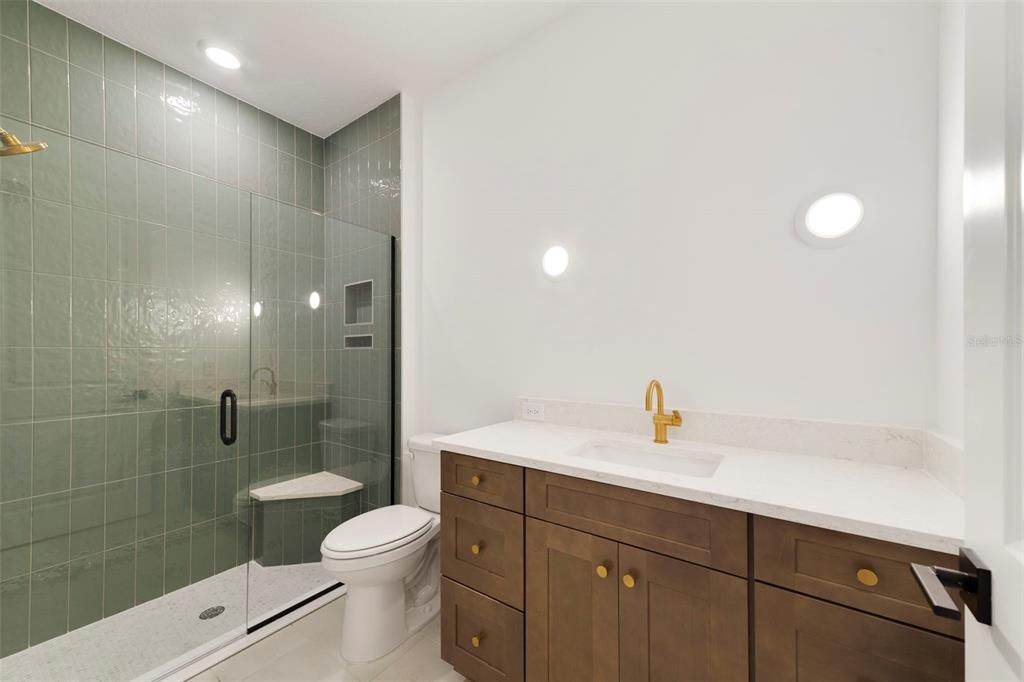 Activo con contrato: $729,990 (4 camas, 3 baños, 2687 Pies cuadrados)