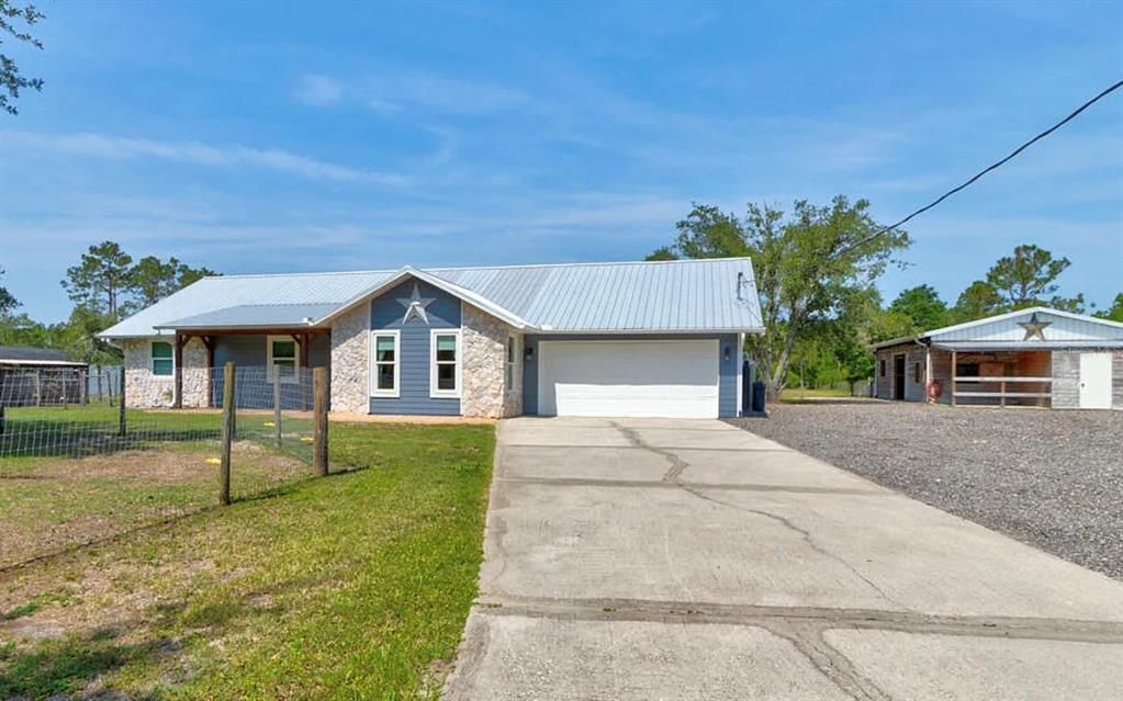 Recently Sold: $565,000 (3 beds, 2 baths, 1462 Square Feet)