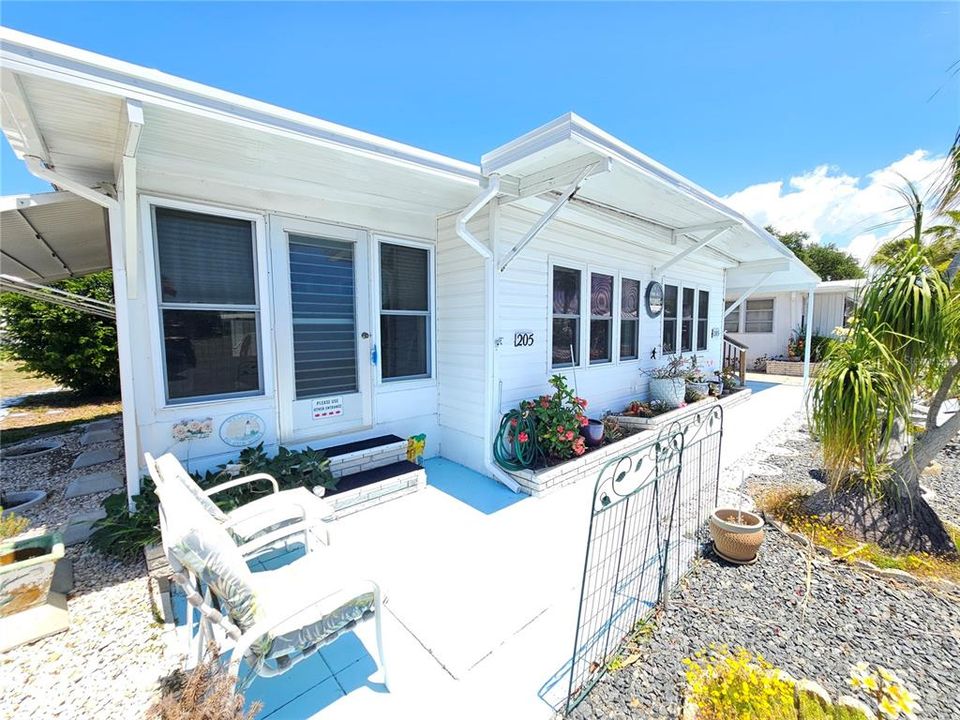 For Sale: $119,900 (2 beds, 2 baths, 960 Square Feet)