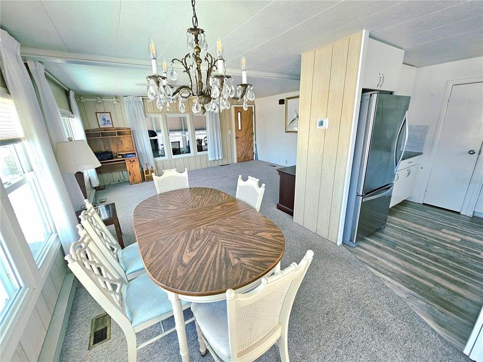 For Sale: $119,900 (2 beds, 2 baths, 960 Square Feet)