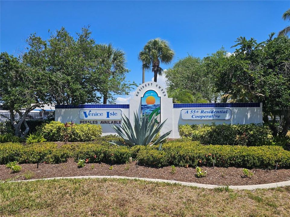 For Sale: $119,900 (2 beds, 2 baths, 960 Square Feet)