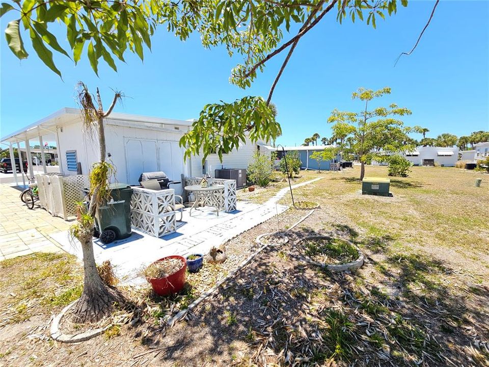 For Sale: $119,900 (2 beds, 2 baths, 960 Square Feet)
