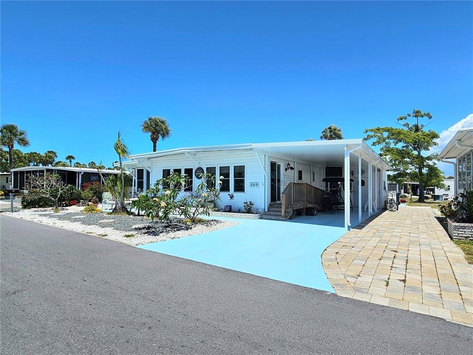 For Sale: $119,900 (2 beds, 2 baths, 960 Square Feet)